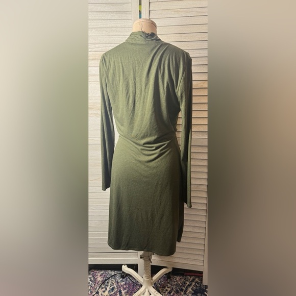 Ann Taylor Faux Wrap Dress. Great Condition. Size 4. Olive Green. Career - Picture 5 of 8